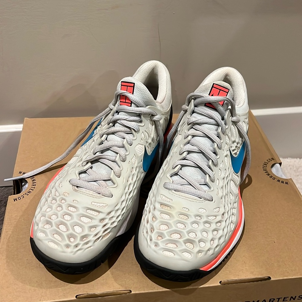 EUC Nike Zoom Tennis Shoes